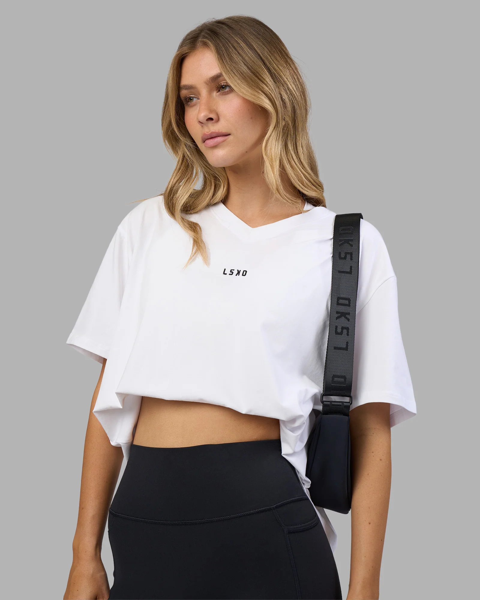 9074-go-to-v-neck-flxcotton-oversized-tee-white-black-5.webp Go-To V-Neck FLXCotton Oversized Tee - White-Black