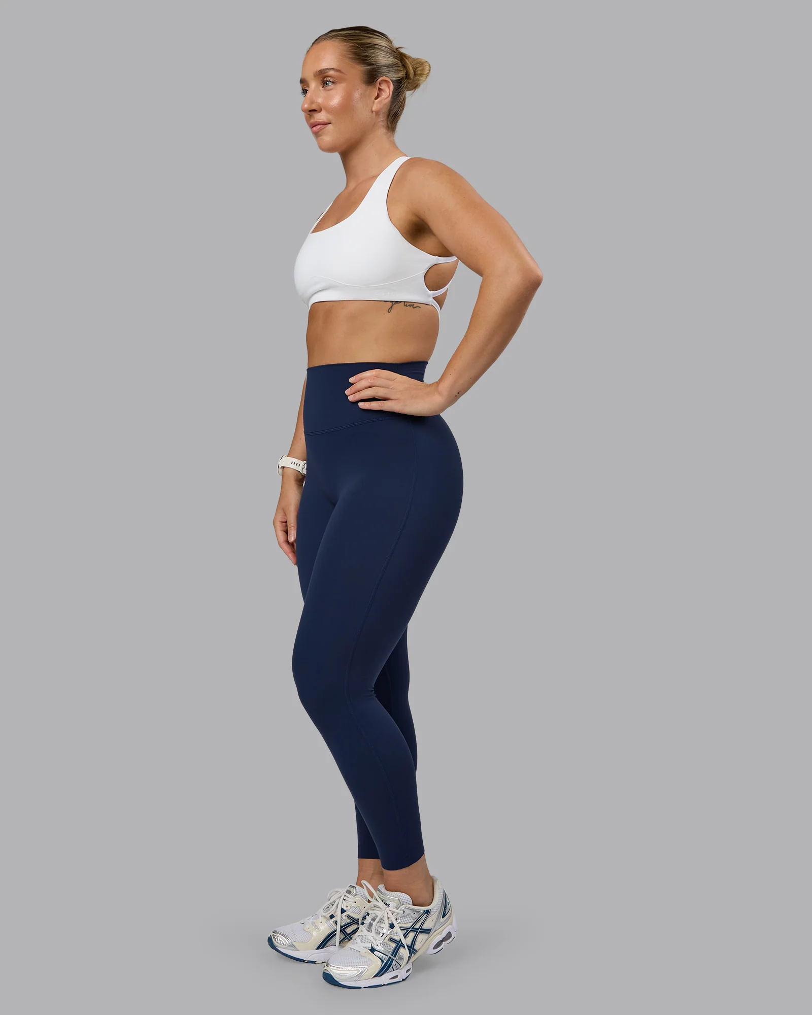 923-elixir-ultra-high-rise-7-8-legging-future-navy-7.webp Elixir Ultra High-Rise 7/8 Legging - Future Navy