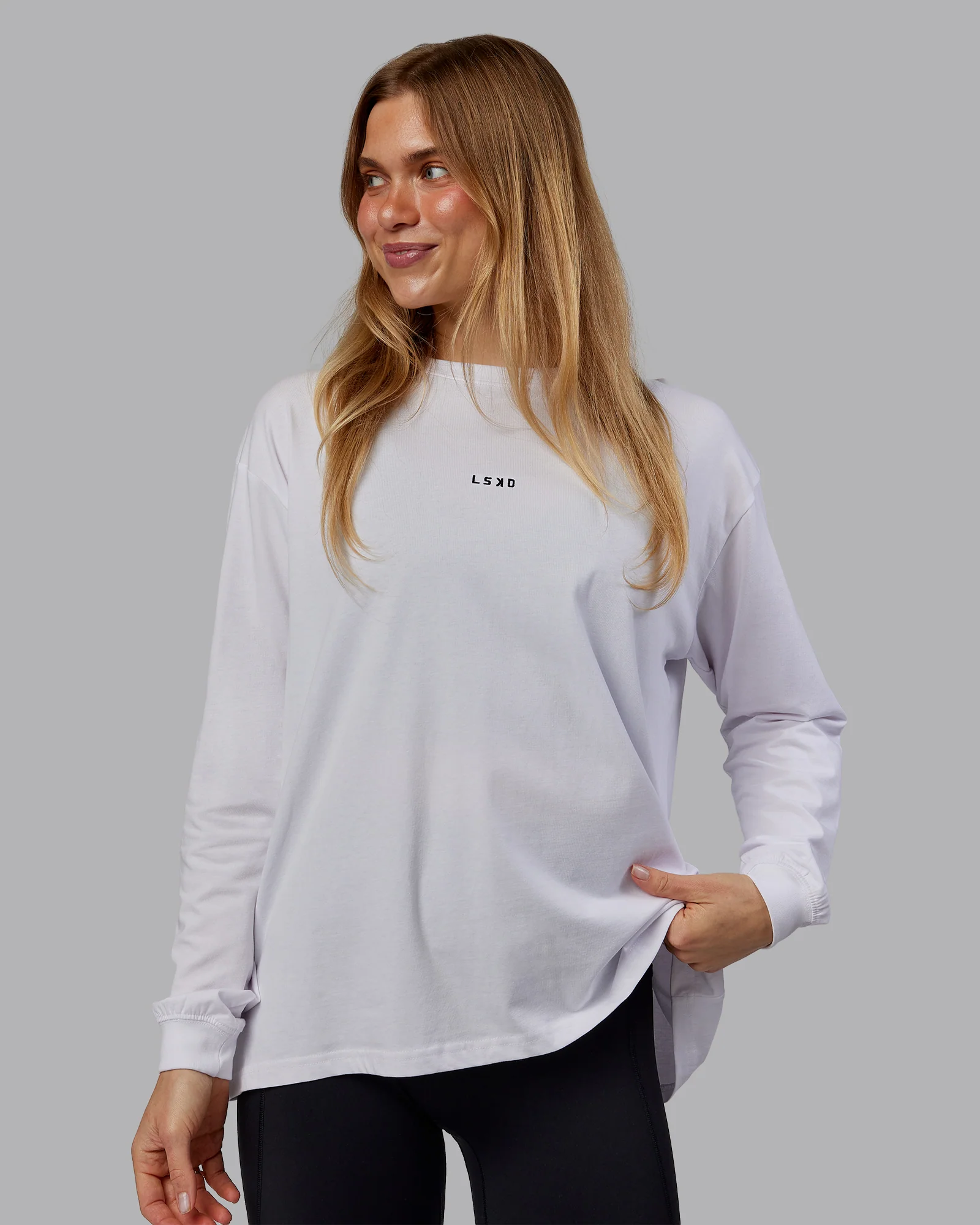 9273-go-to-long-sleeve-flxcotton-oversized-tee-white-black-1.webp Go-To Long Sleeve FLXCotton Oversized Tee - White-Black