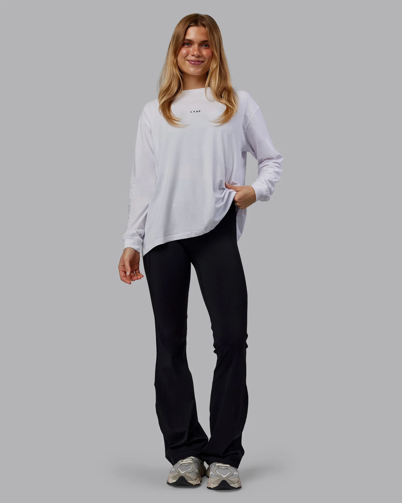 9273-go-to-long-sleeve-flxcotton-oversized-tee-white-black-2.webp Go-To Long Sleeve FLXCotton Oversized Tee - White-Black
