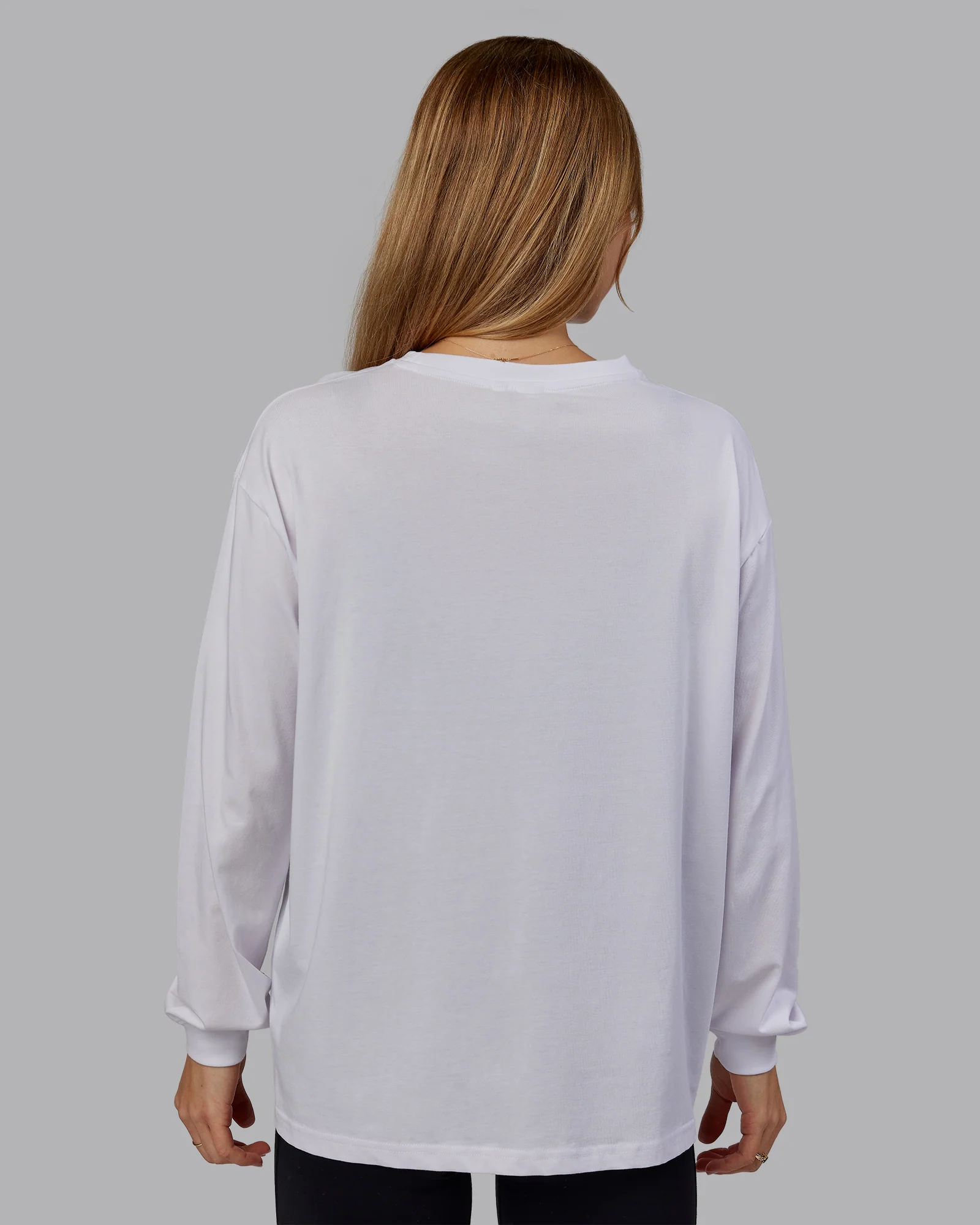 9273-go-to-long-sleeve-flxcotton-oversized-tee-white-black-3.webp Go-To Long Sleeve FLXCotton Oversized Tee - White-Black