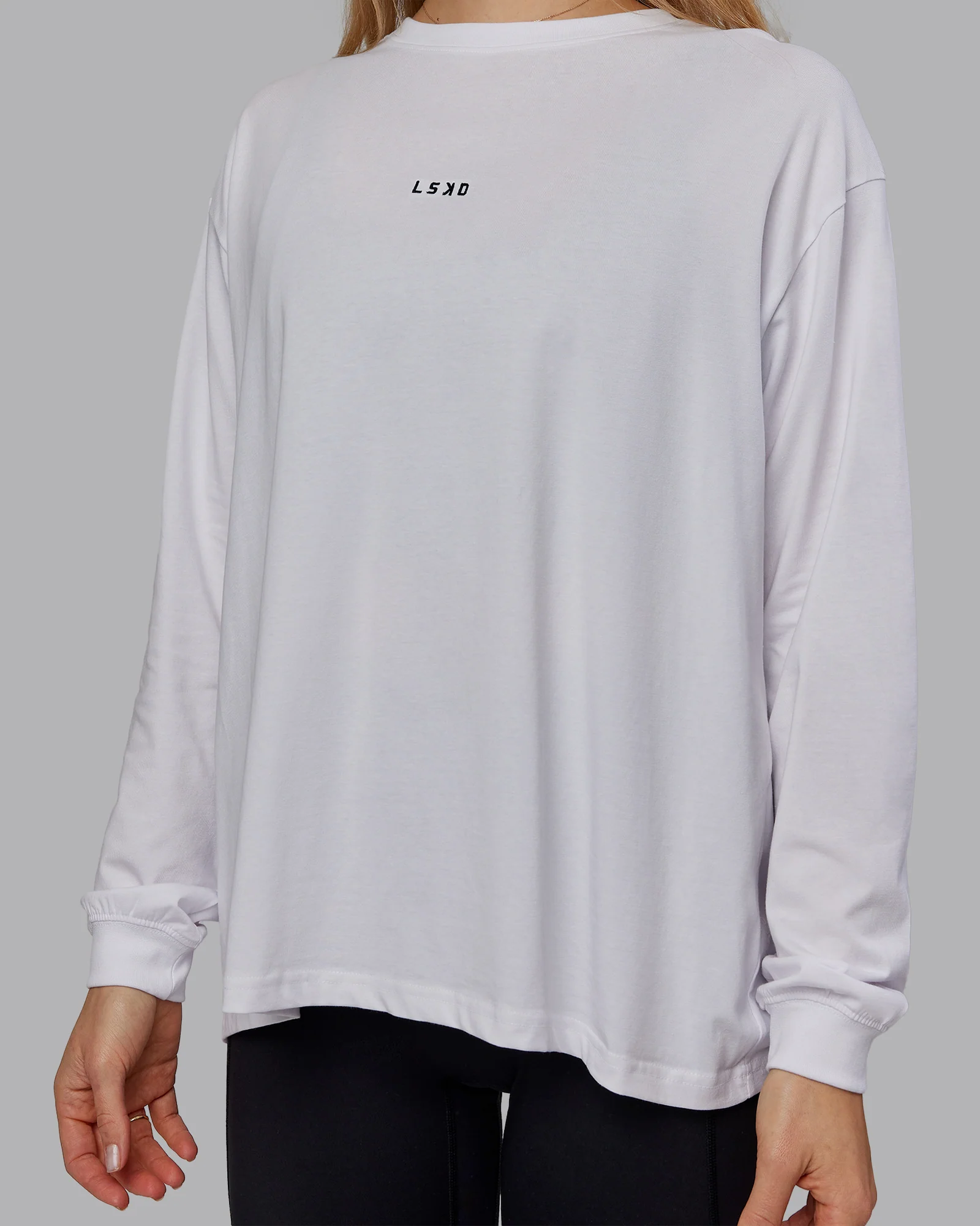 9273-go-to-long-sleeve-flxcotton-oversized-tee-white-black-4.webp Go-To Long Sleeve FLXCotton Oversized Tee - White-Black