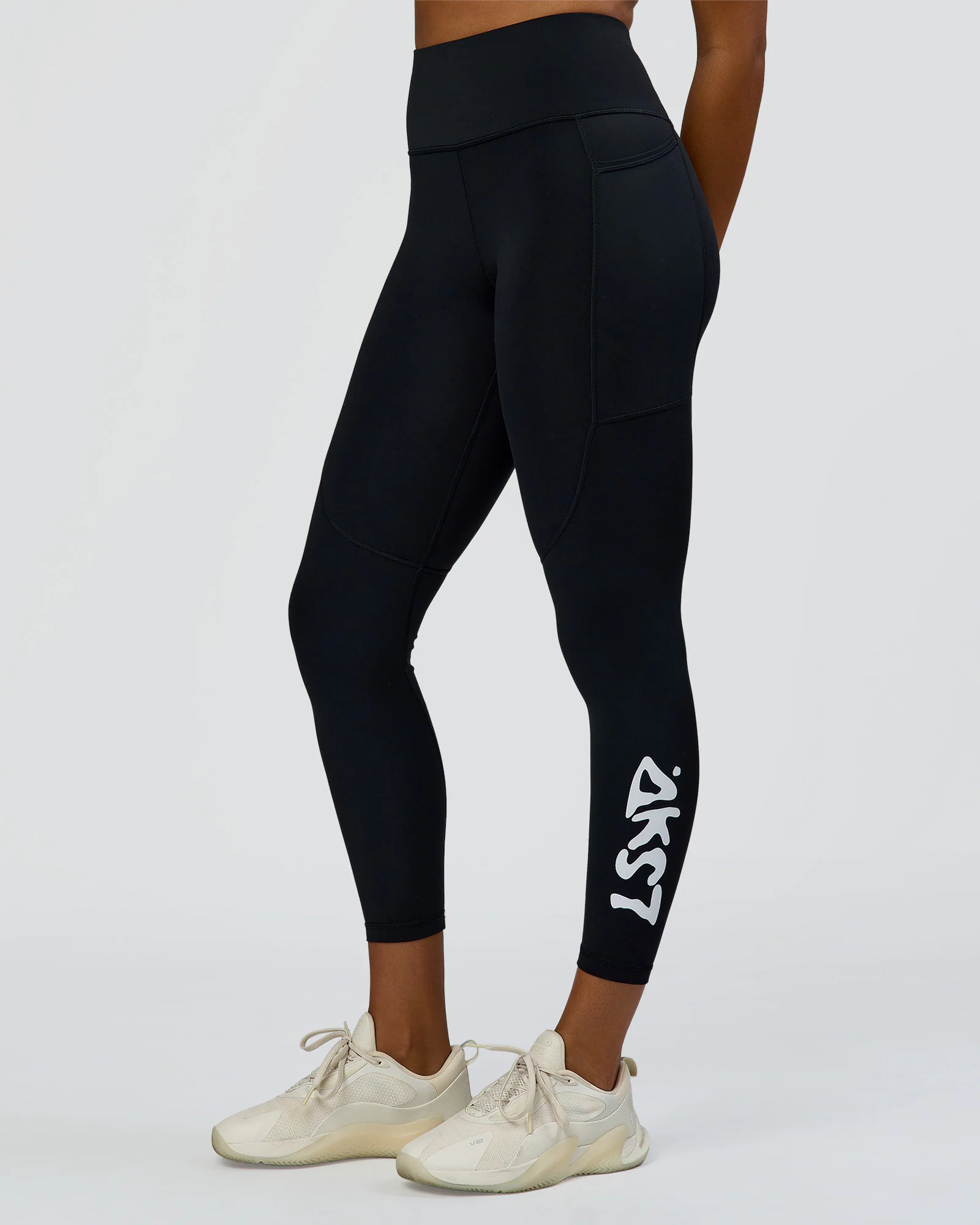 950-rep-street-script-ultra-high-rise-7-8-legging-pockets-black-white-2.webp Rep Street Script Ultra High-Rise 7/8 Legging Pockets - Black-White