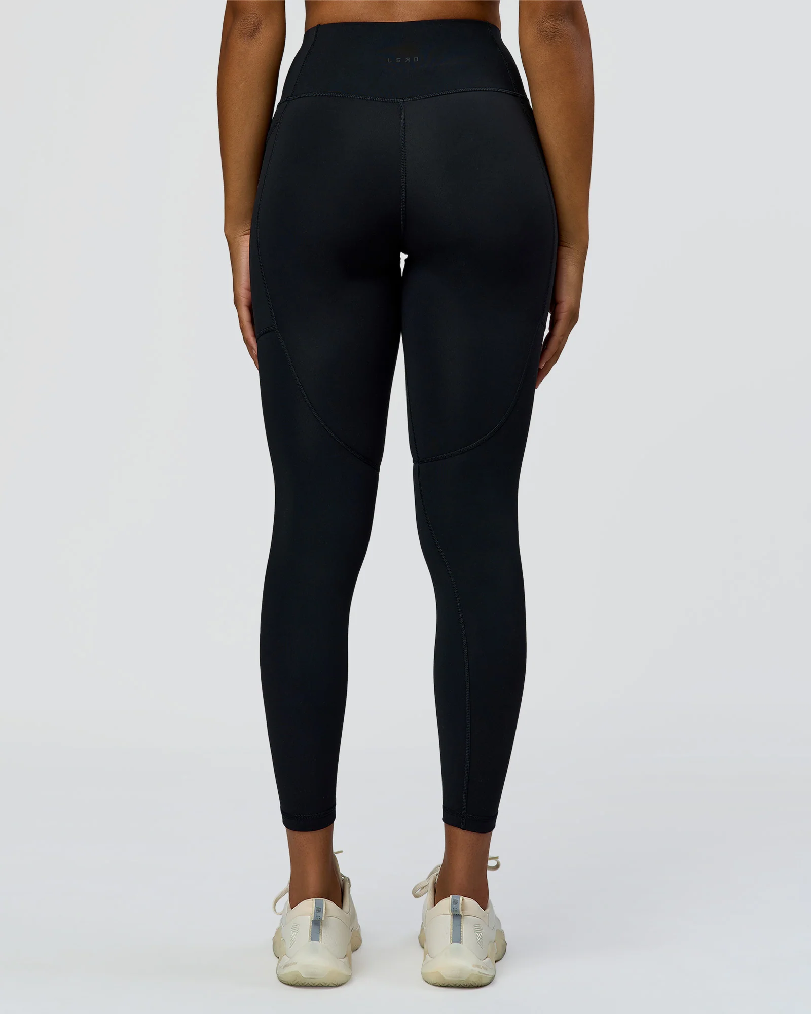 950-rep-street-script-ultra-high-rise-7-8-legging-pockets-black-white-4.webp Rep Street Script Ultra High-Rise 7/8 Legging Pockets - Black-White