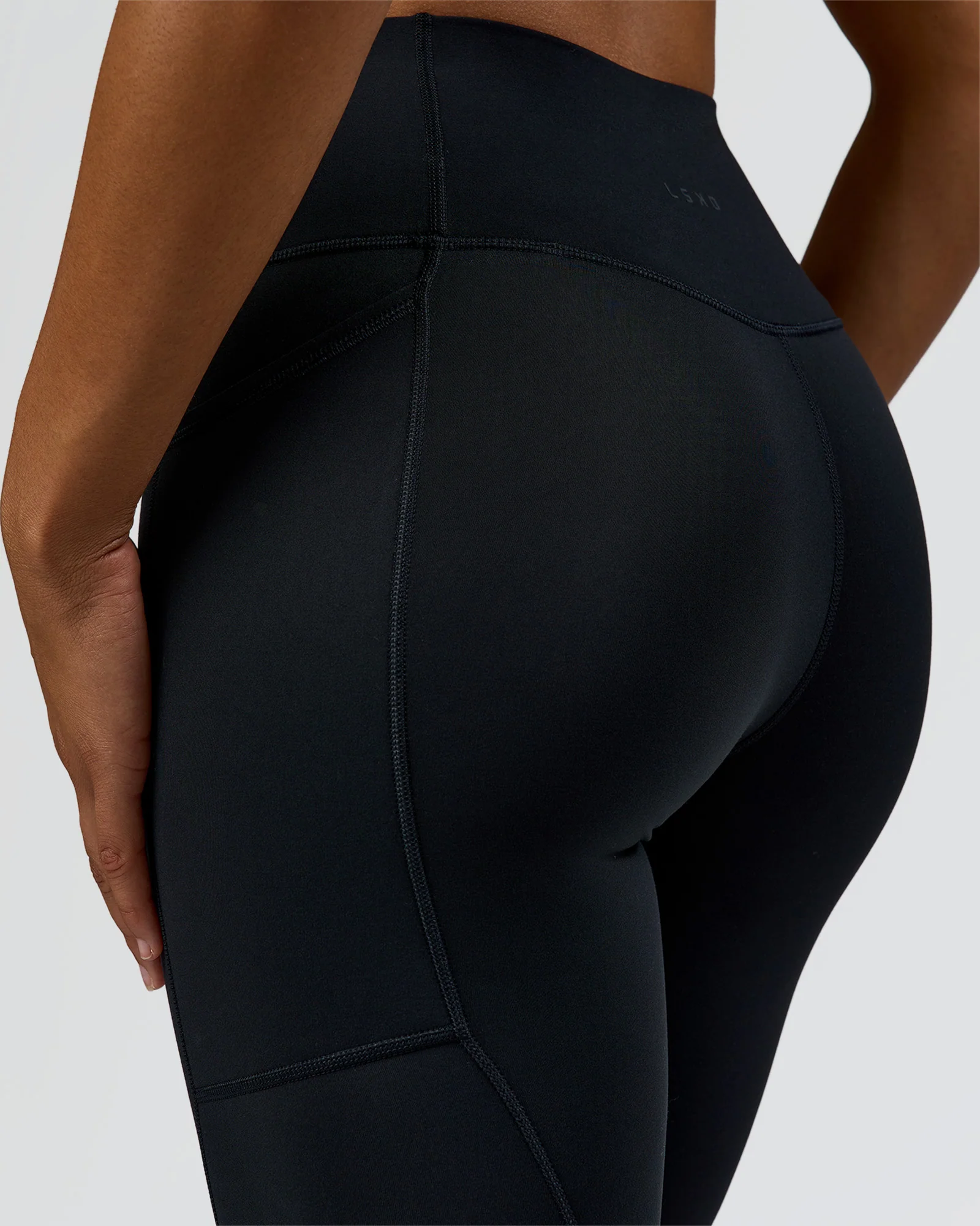 950-rep-street-script-ultra-high-rise-7-8-legging-pockets-black-white-8.webp Rep Street Script Ultra High-Rise 7/8 Legging Pockets - Black-White