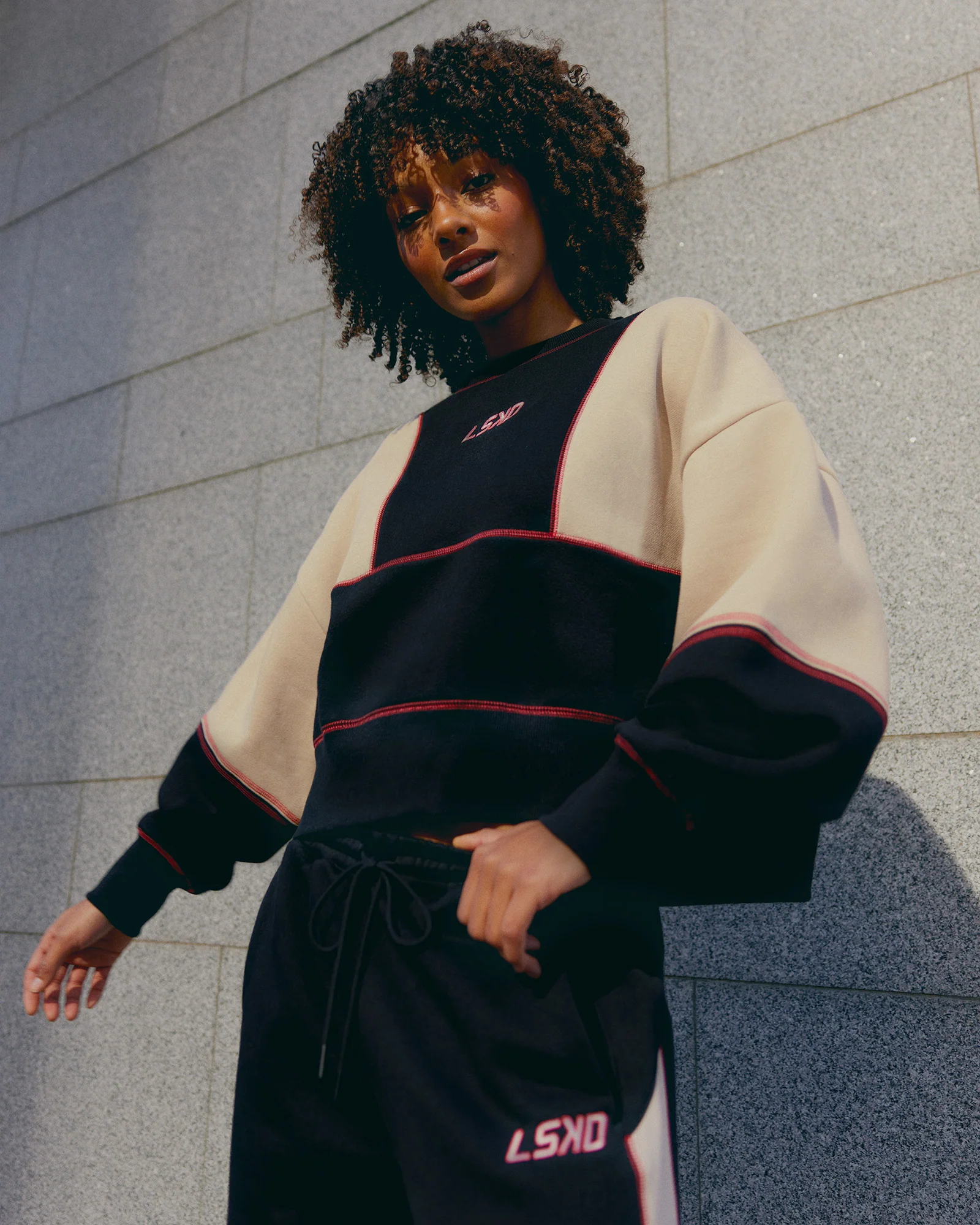 9536-stitch-up-oversized-fleece-sweater-black-shale-beige-5.webp Stitch Up Oversized Fleece Sweater - Black-Shale Beige
