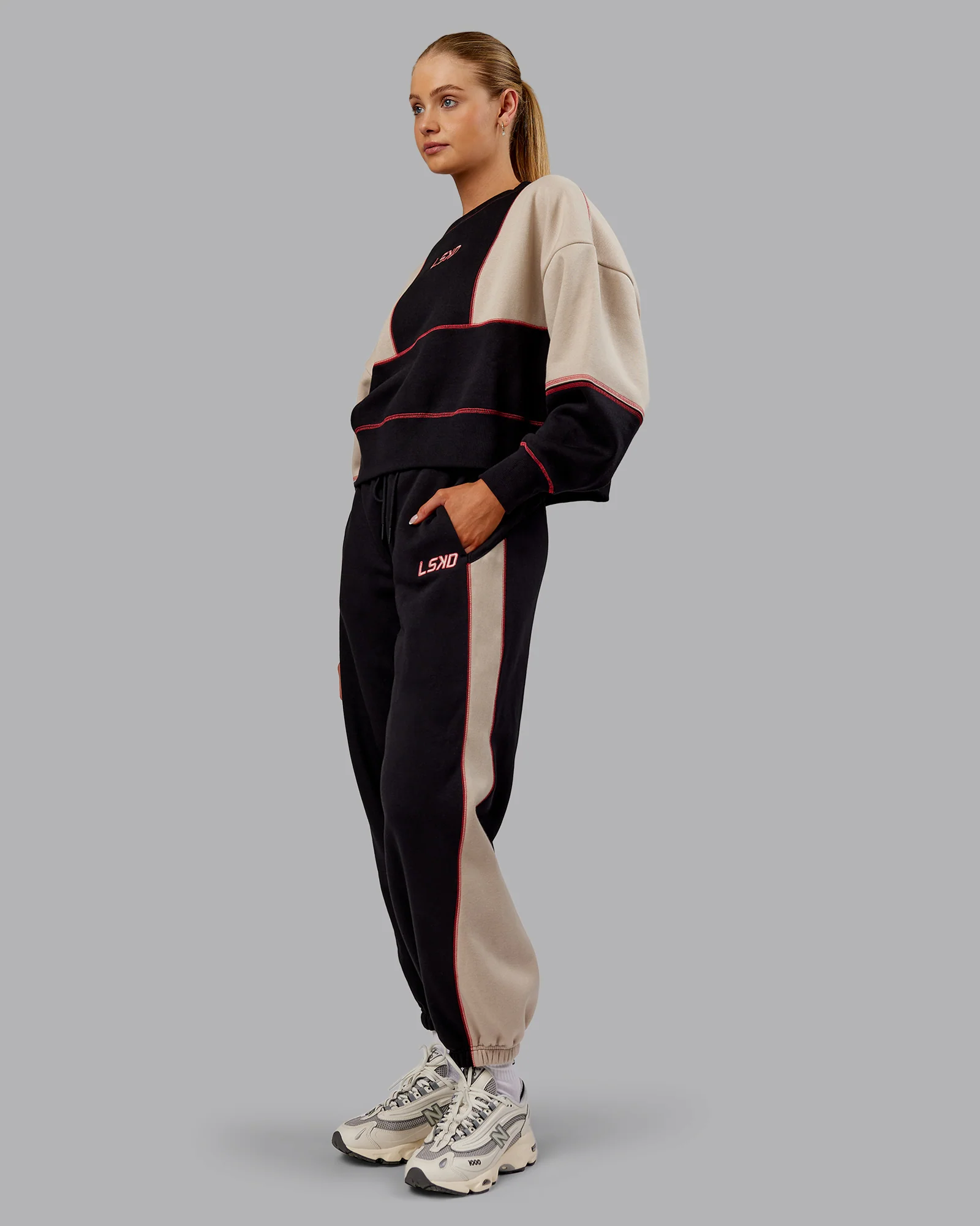 9536-stitch-up-oversized-fleece-sweater-black-shale-beige-6.webp Stitch Up Oversized Fleece Sweater - Black-Shale Beige