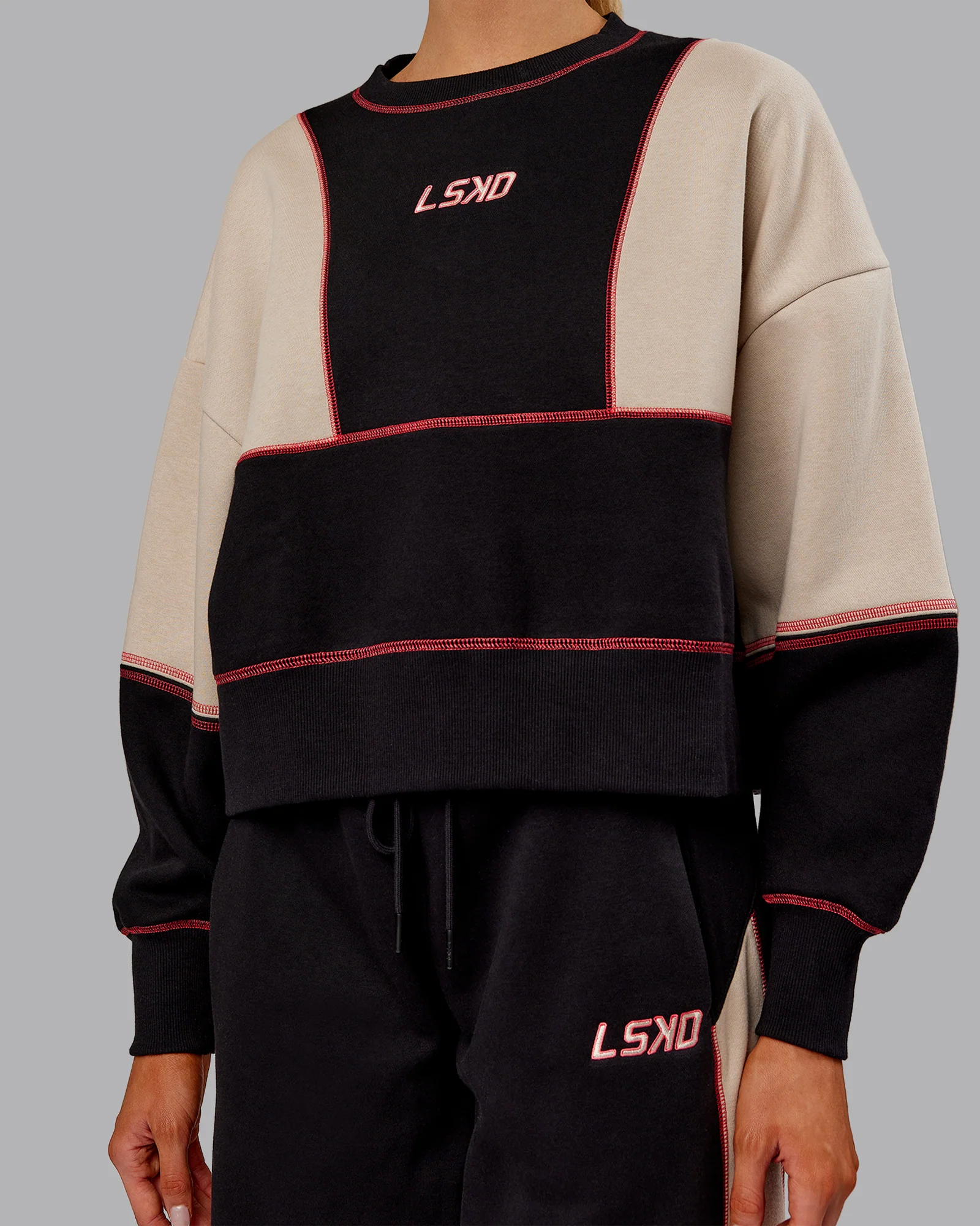 9536-stitch-up-oversized-fleece-sweater-black-shale-beige-7.webp Stitch Up Oversized Fleece Sweater - Black-Shale Beige