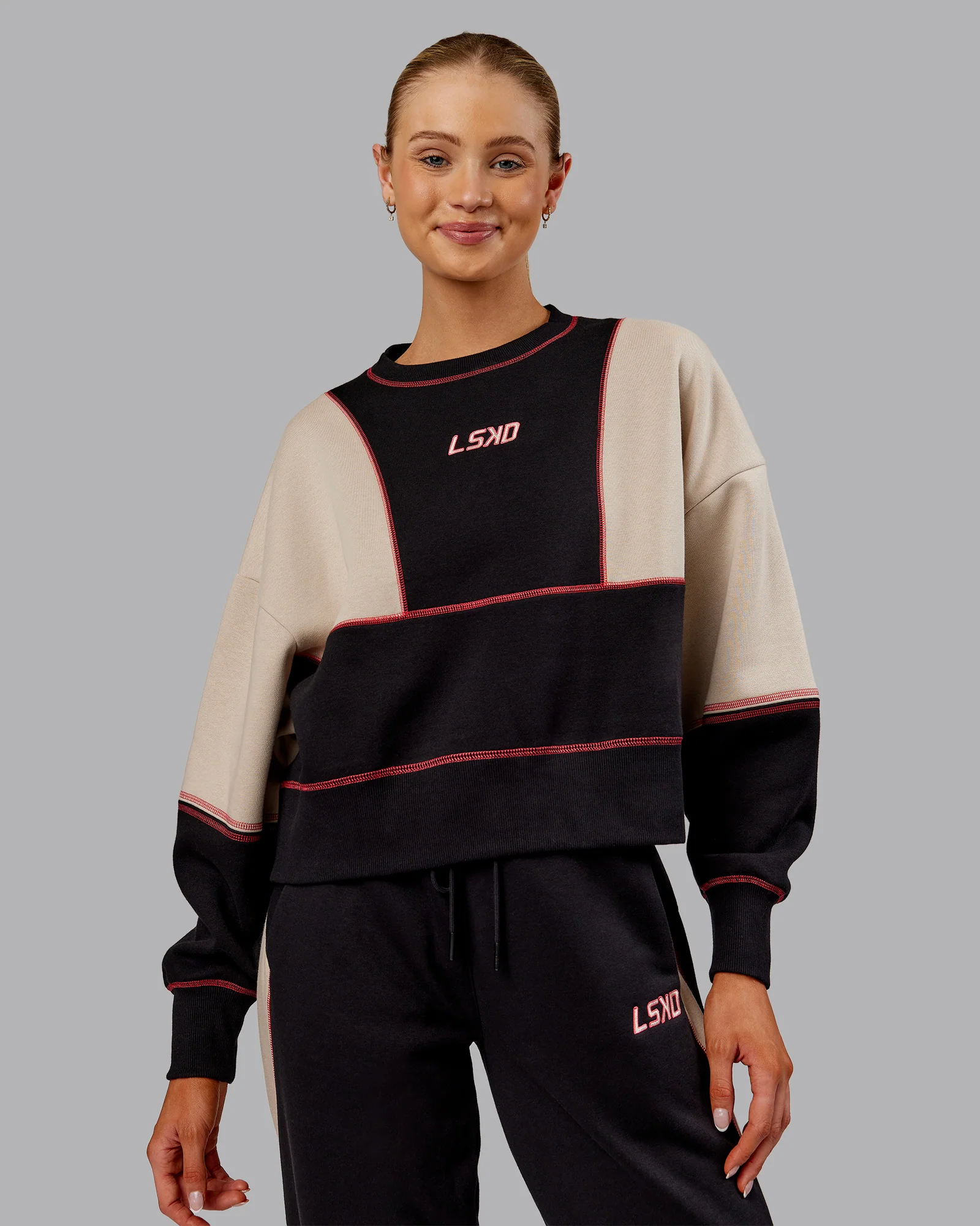 9536-stitch-up-oversized-fleece-sweater-black-shale-beige-8.webp Stitch Up Oversized Fleece Sweater - Black-Shale Beige