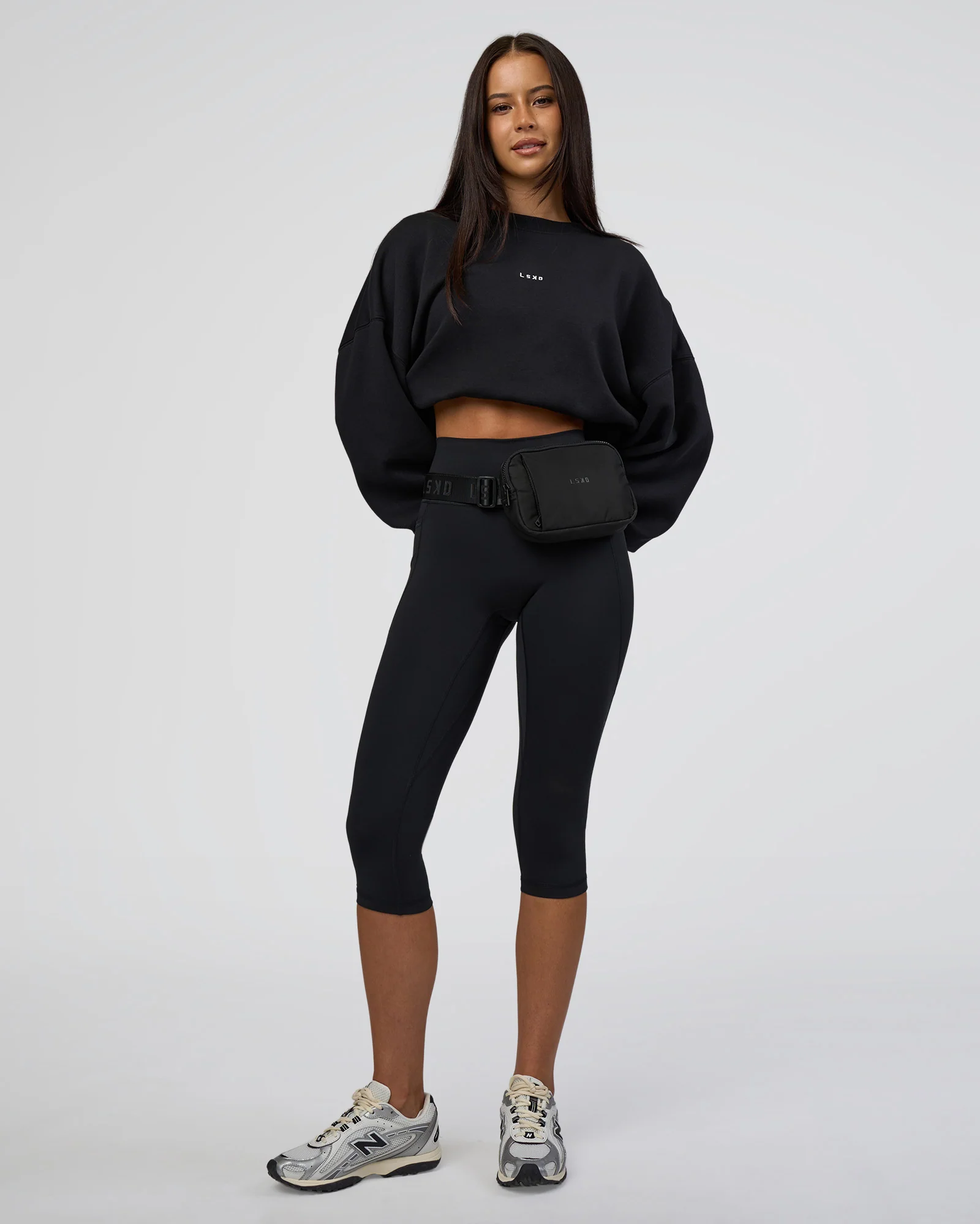 9552-mvp-oversized-sweater-black-white-5.webp MVP Oversized Sweater - Black-White