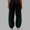 9561-stitch-up-fleece-sweat-pant-black-dark-moss-3.webp Stitch Up Fleece Sweat Pant - Black/Dark Moss