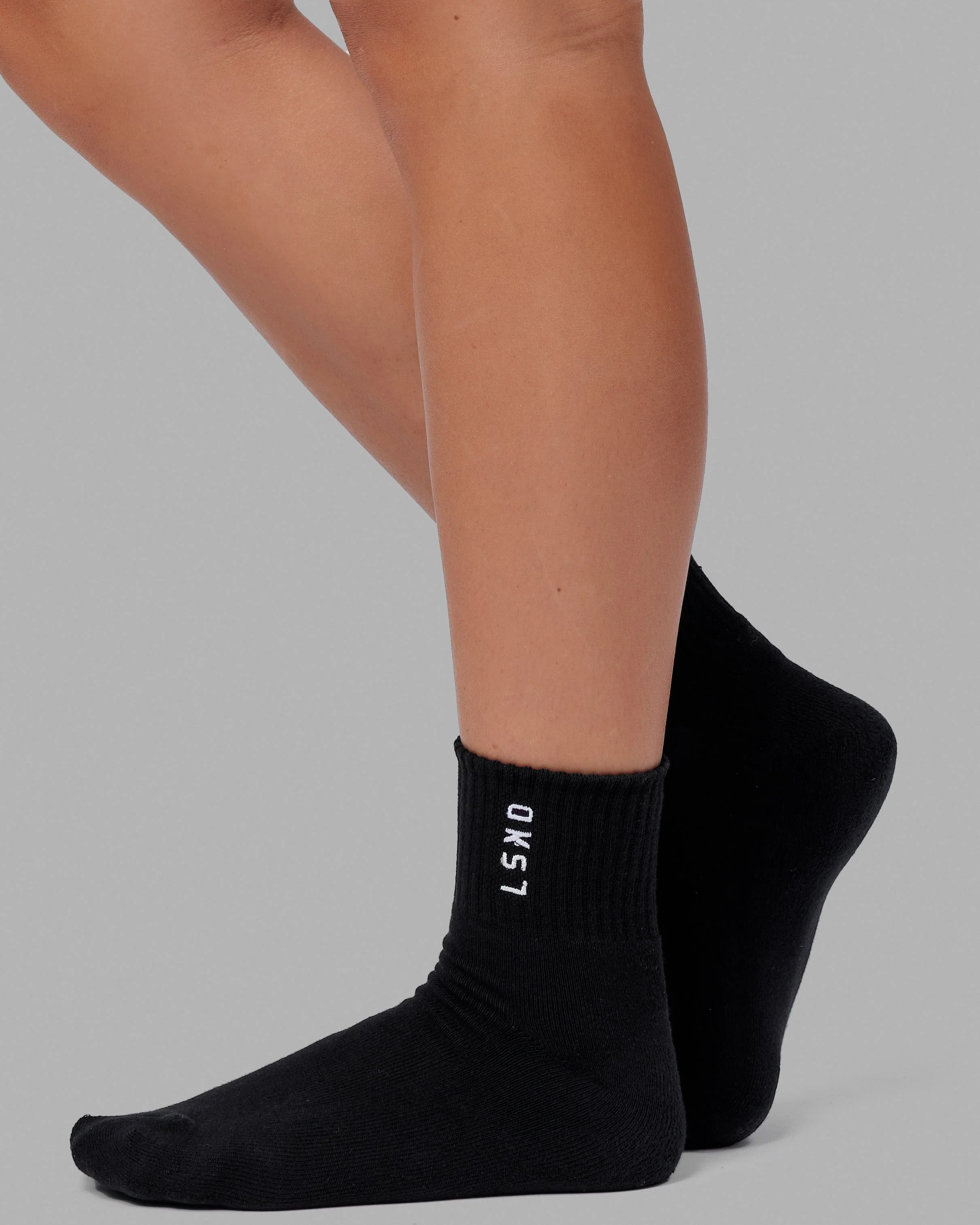 9749-signal-quarter-socks-3-pack-black-white-2.webp Signal Quarter Socks 3 Pack - Black-White
