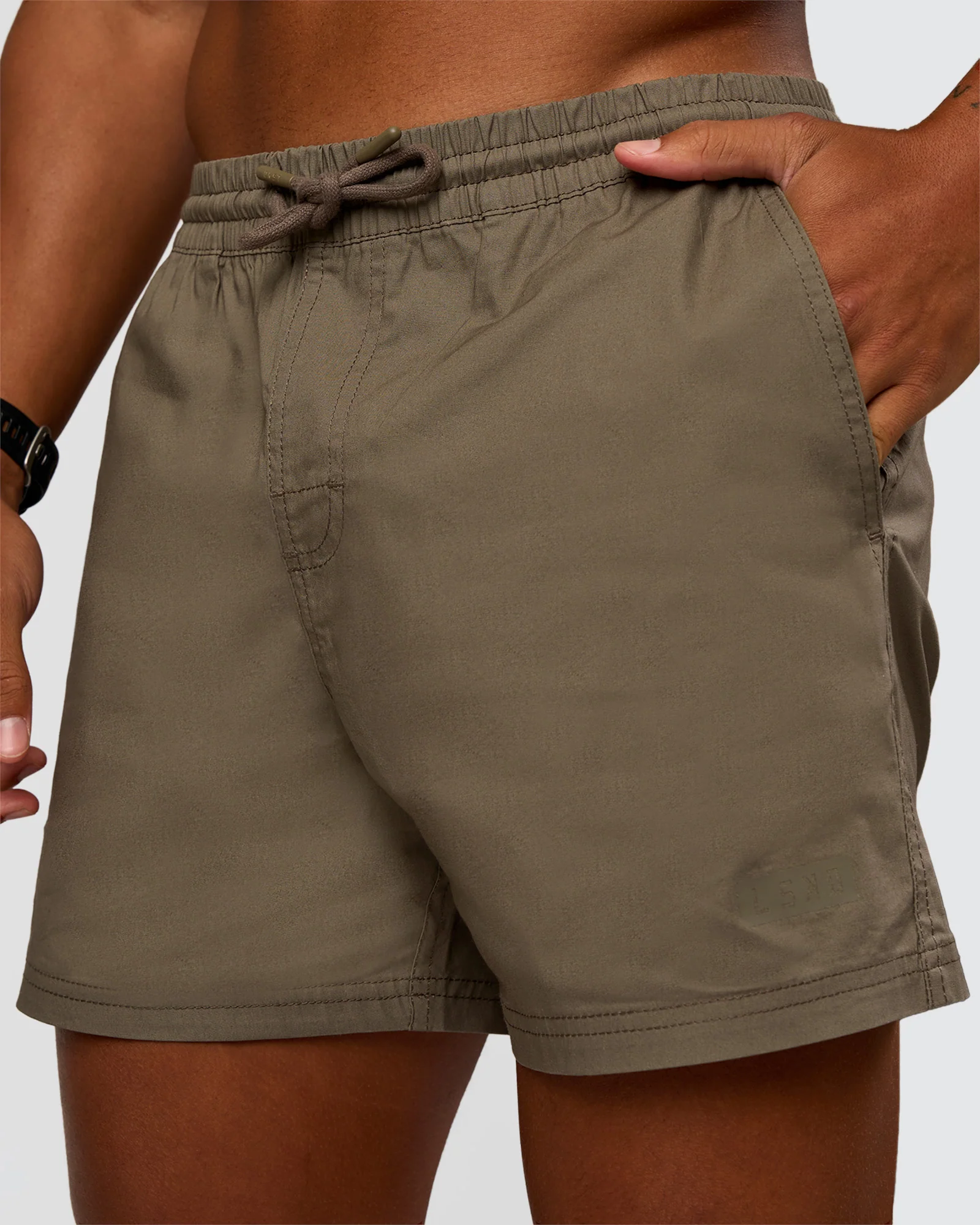 9975-daily-5-short-walnut-grey-3.webp Daily 5" Short - Walnut Grey